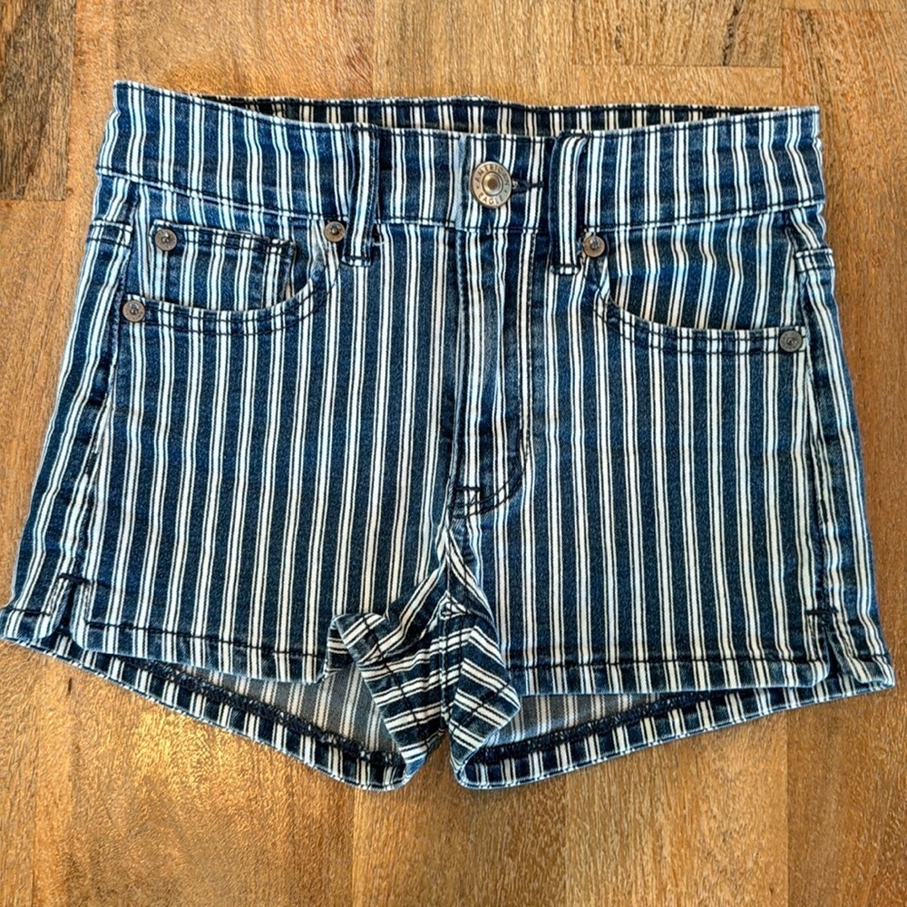 AMERICAN EAGLE • STRIPED HI-RISE SHORTIE • Size 00 Summer Shorts